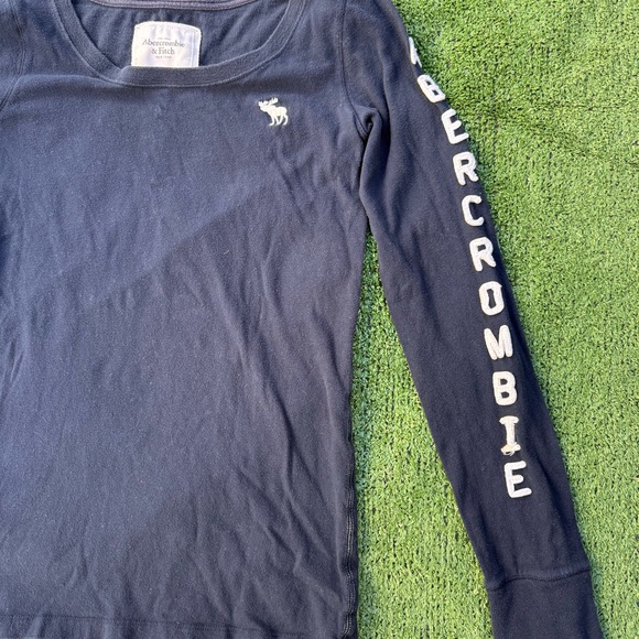 Abercrombie & Fitch Dark Blue Long Sleeve Tee, Size Medium - Picture 4 of 10